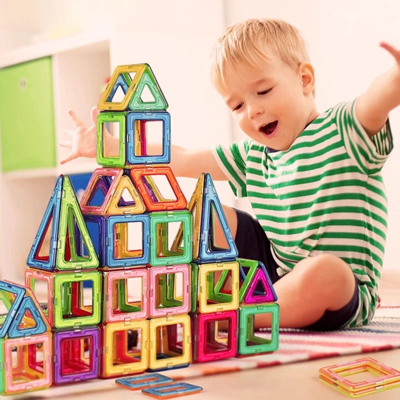 Magnetische Bausteine – Kreativität und Lernen vereint